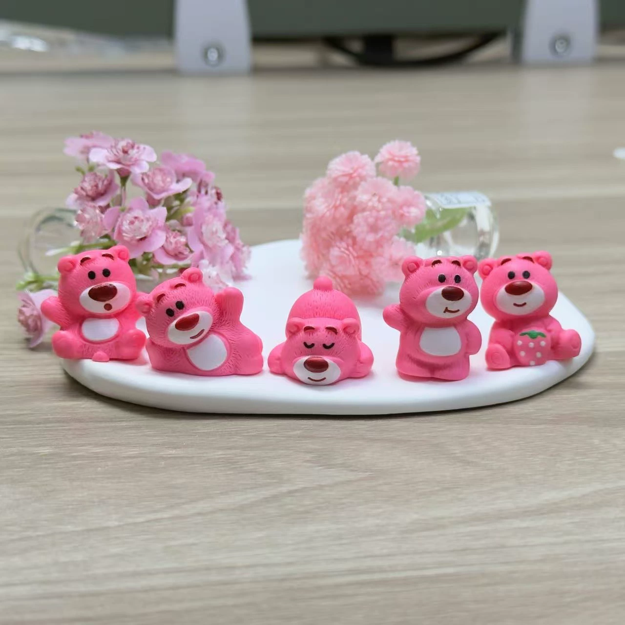 Трехмерная смола клубничный медведь автомобильный микроландшафт