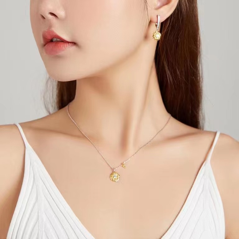 Sunflower Necklace Image 3