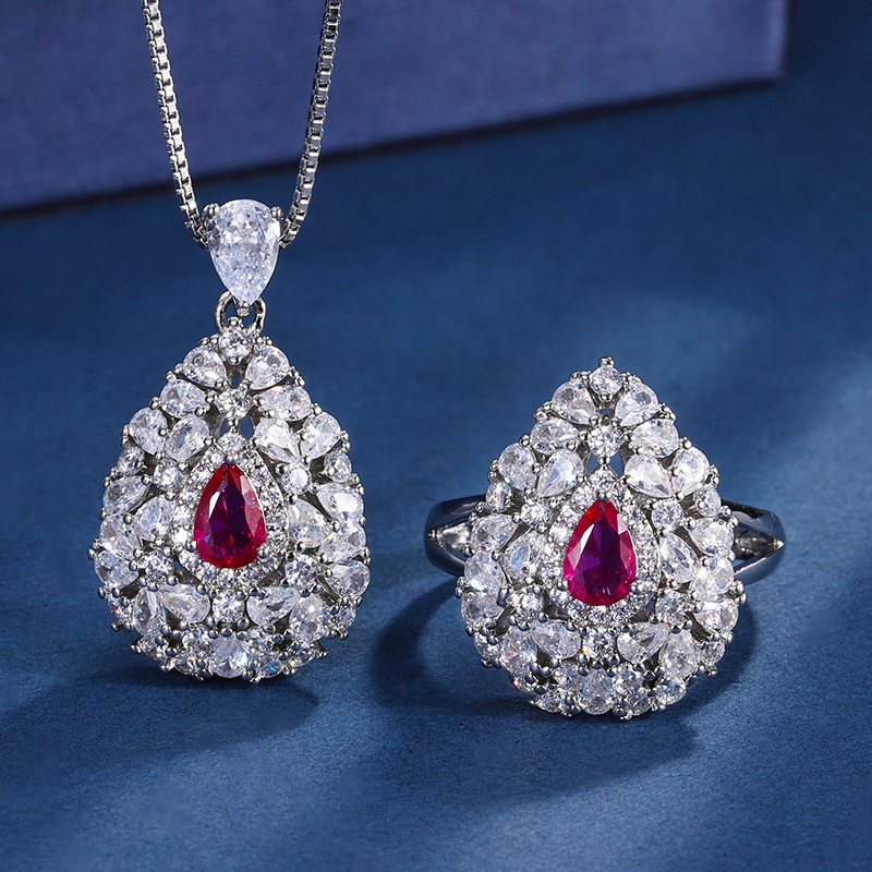 Zhuang Sheng joyería nueva TikTok Venta caliente joyería de moda traje de simulación corindón rojo anillo colgante piedra principal 4*6