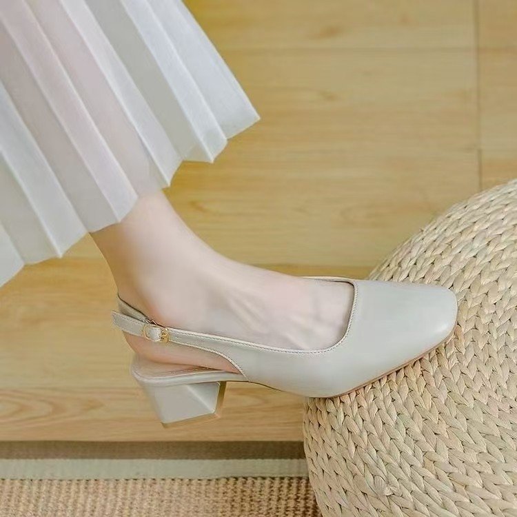 Sandalias vacías de Baotou para mujer, uso de tacón medio en verano, 2025 nuevo estilo coreano de tacón grueso, zapatos de tacón medio arrastrado, tacones altos para mujer