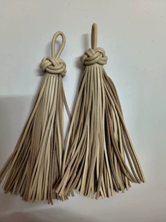 跨境专供头层皮吊穗羊皮挂饰编织帽头羊皮手袋拉链装饰品真皮吊坠