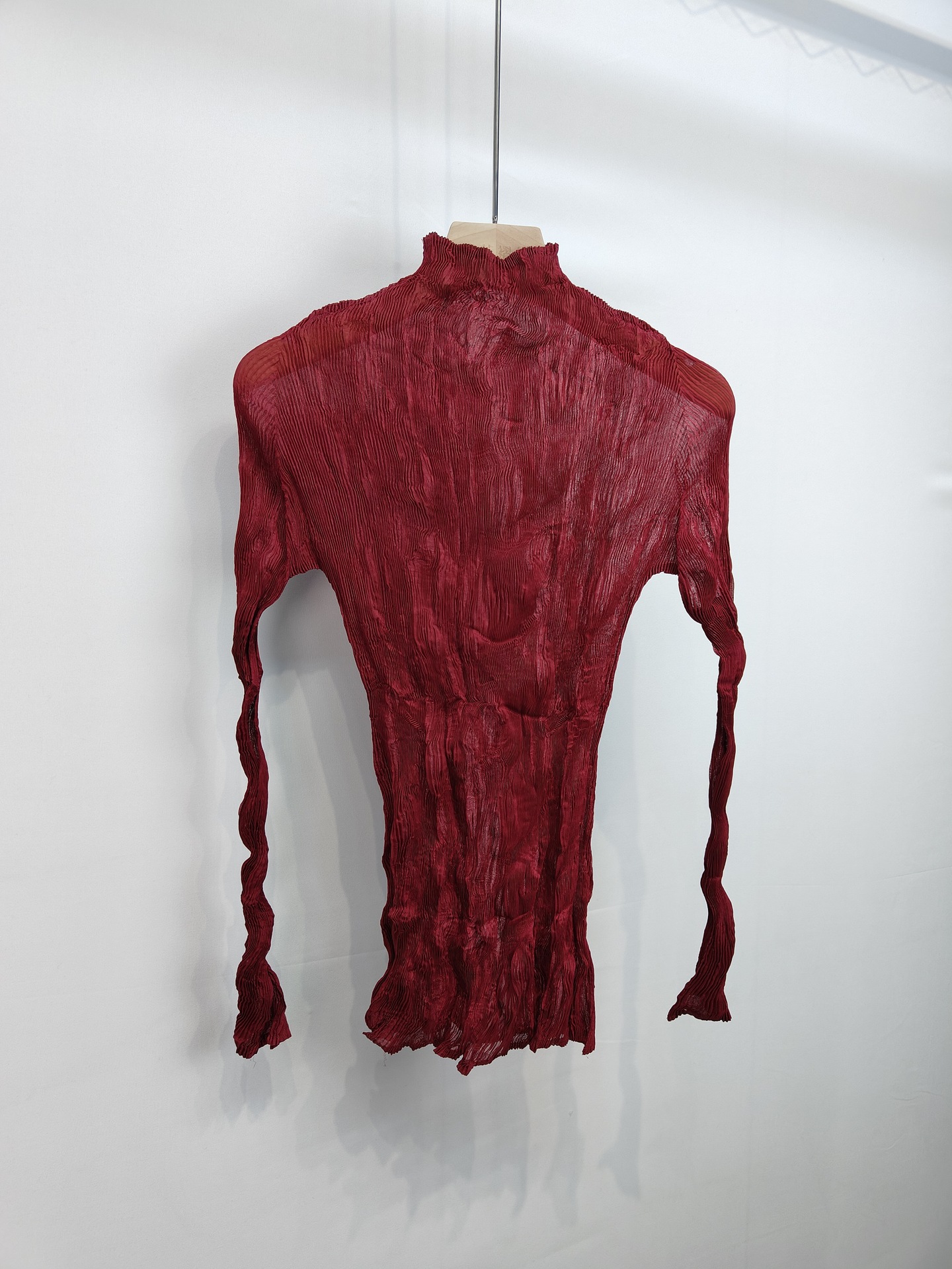 2025年プリーツトップス レディース 高級感 テンセル素材 透け感 レース 超伸縮性 スリムフィット 若見え 薄手Tシャツ