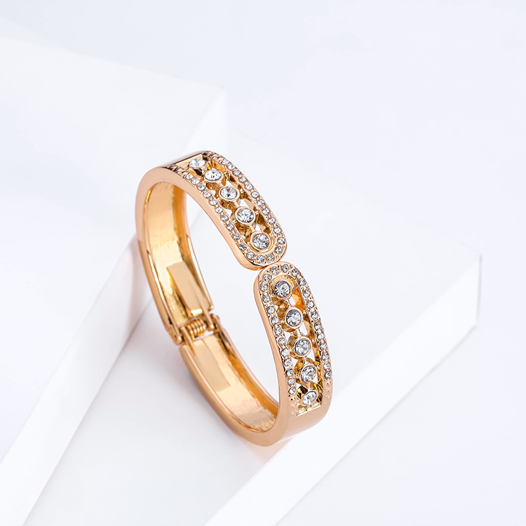 European And American Retro Style Hollow Design Diamond Spring Open Bracelet Female display picture 4