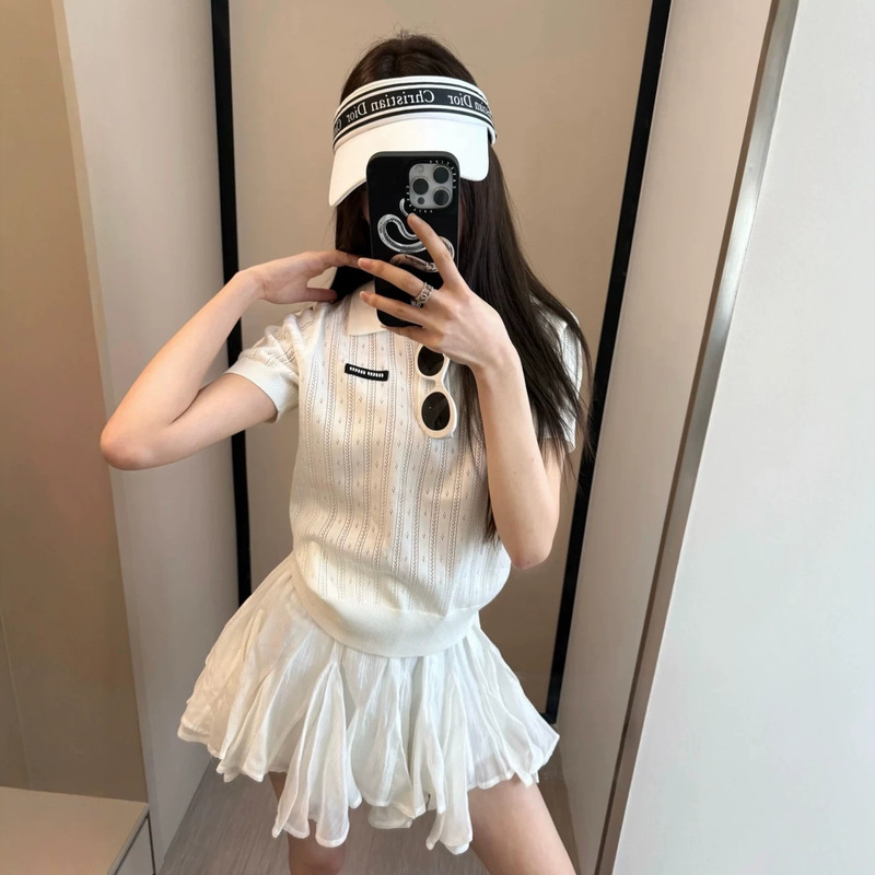 M Lei 1u Princess Grey Polo Shirt: Classic Twist Upper Body White for Several Seconds M Lei 1u Princess Grey Polo Shirt: Classic Twist Upper Body White for Several Seconds