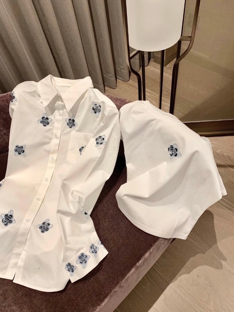 新款小香风潮白色衬衫女刺绣山茶花长袖衬衣