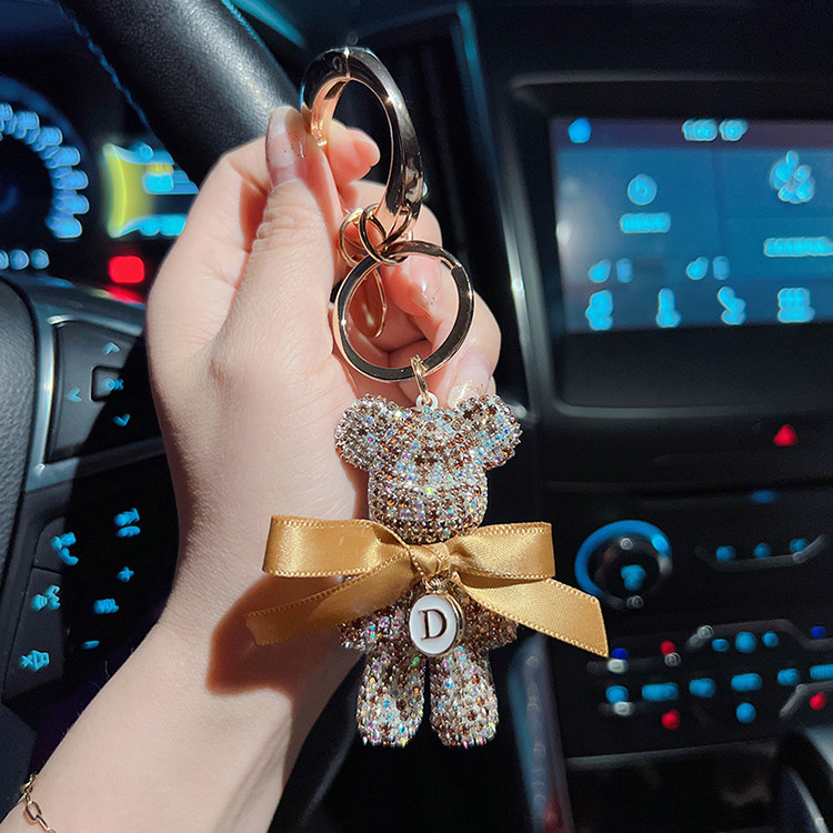 ファッション満ドリル中号暴力熊自動車キーホルダー創意アルファベット大円バックルキーホルダーストラップ