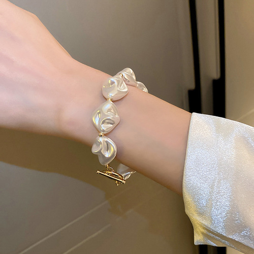 Irregular Baroque Imitation Pearl Necklace for Women Design Niche Necklace Clavicle Chain Exaggerated New Accessories