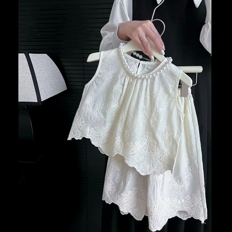 2025 Summer Girl's Embroidered Lace Vest Sleeveless Top Lace Eight-point Pants Two-piece Suit