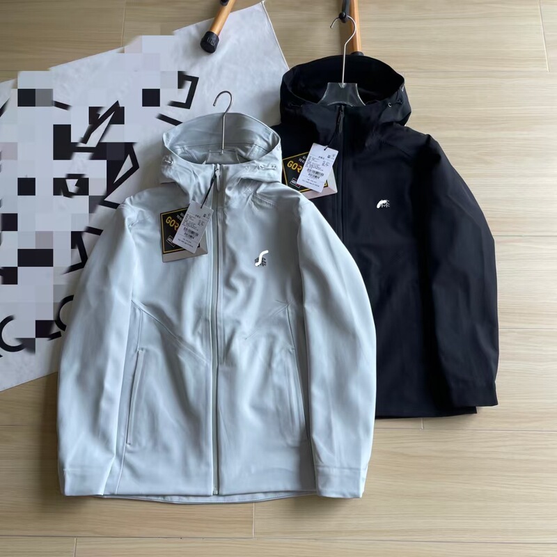 Outdoor casual men's functional hooded windbreaker, softshell jacket, fashionable and loose-fitting, windproof and waterproof outerwear Outdoor casual men's functional hooded windbreaker, softshell jacket, fashionable and loose-fitting, windproof and waterproof outerwear
