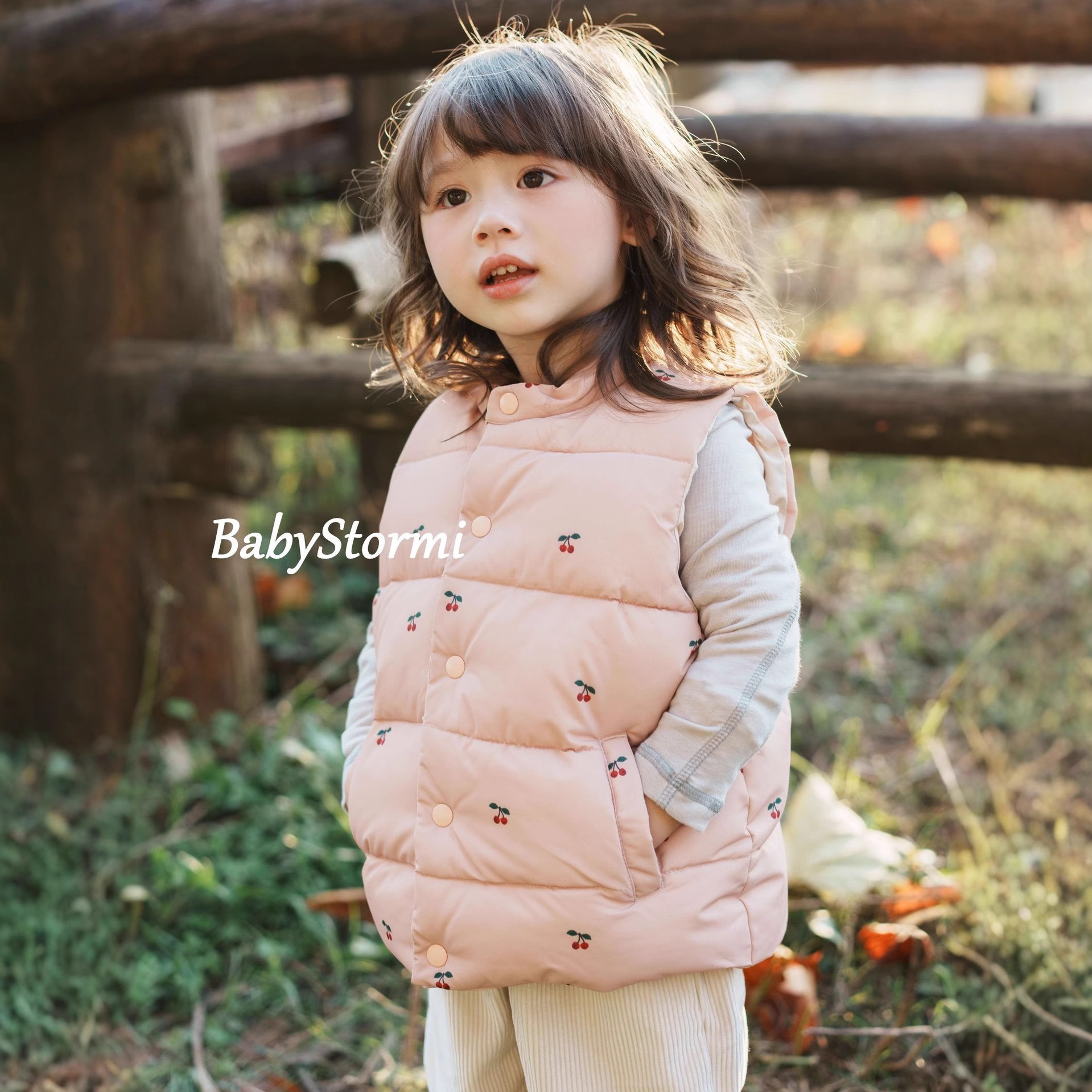 European and American style cotton vest for boys and girls, baby outerwear, thickened top for autumn and winter, suitable for children to wear outdoors.