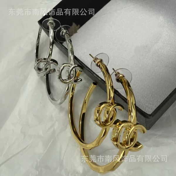 Chanel-Style 24K Real Gold Electroplated Diamond-Studded Double C Large Hoop Earrings for Women, European and American High-End Luxury Diamond-Encrusted Earrings Wholesale
