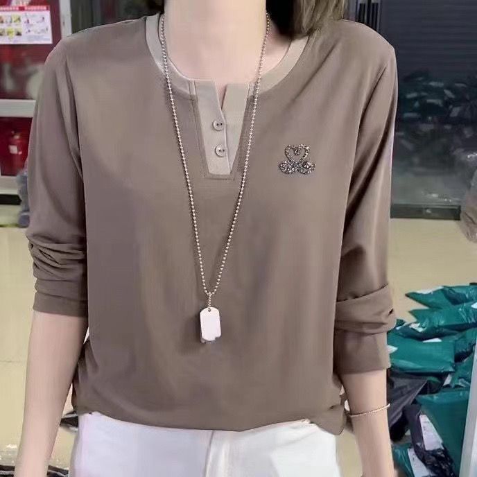 Spring and Autumn Women's Black Swan Rhinestone V-Neck Long-Sleeve T-Shirt, Age-Reducing, Tummy-Concealing, Slimming Top, Trendy, Versatile, Stylish for Work