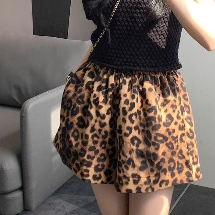 Leopard Print Casual Shorts for Women, Summer Thin Style, Loose Fit, Slimming, Suitable for Petite Figures, High-Waisted A-Line Wide-Leg Hot Pants for Outdoor Wear Leopard Print Casual Shorts for Women, Summer Thin Style, Loose Fit, Slimming, Suitable for Petite Figures, High-Waisted A-Line Wide-Leg Hot Pants for Outdoor Wear