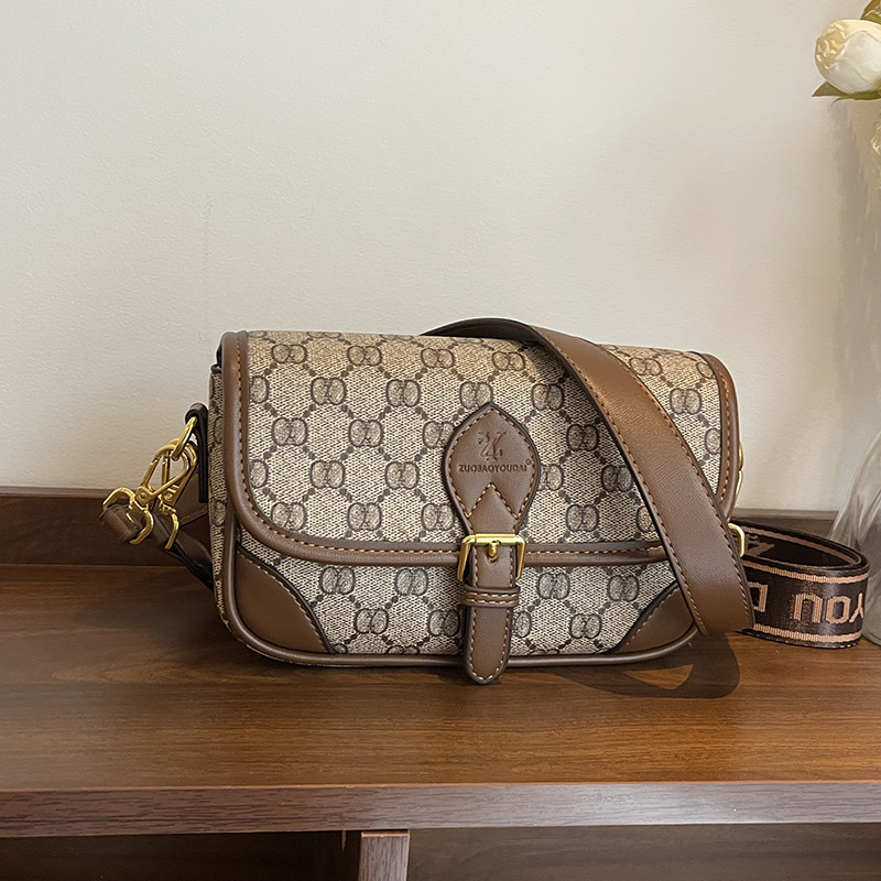 Bolso de textura transfronteriza 2025 verano nuevo bolso femenino retro color contraste bolso de hombro letra ancho bandolera