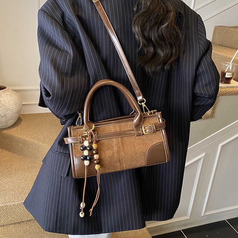 今年流行超火小众手提包包女2025秋季复古磨砂机车休闲单肩斜挎包|undefined