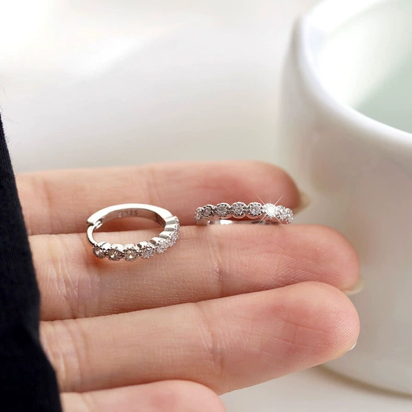 EK125 multi -diamond ear buckle