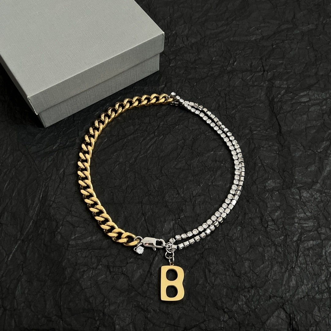 Collana con lettera b personalizzata e strass brillanti donna_voghion.com