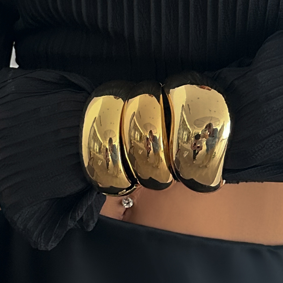 55g Weight Bangle Classification Alloy Chain Material 1 Piece Quantity Holiday, Travel Occasion Alloy Material Geometric Pattern Women's Gender Plating Design Elegant, Lady, Simple Style Style Elegant Lady Simple Style Geometric Alloy Bangles Wholesale 1