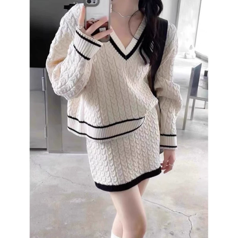 2025 новый осенне-зимний свитер с v-образным вырезом и контрастным конопляным узором в стиле ретро + трикотажная юбка с высокой талией, закрывающая бедра, комплект из двух предметов для женщин