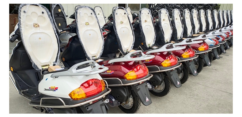 The motorcycle can be registered, it is a brand new vehicle, YuZuan fuel-powered, National IV standard, electric injection, women's scooter 125CC