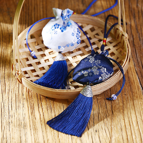Manufacturer wholesale sachet sachet empty bag wholesale Dragon Boat Festival DIY blue and white cotton and linen bag customization
