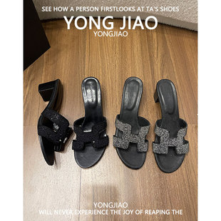 �F؛�W�t��ЬŮ���⴩�r��ˮ荰ٴ�ƽ��һ����ɳ������Ů2025�¿�