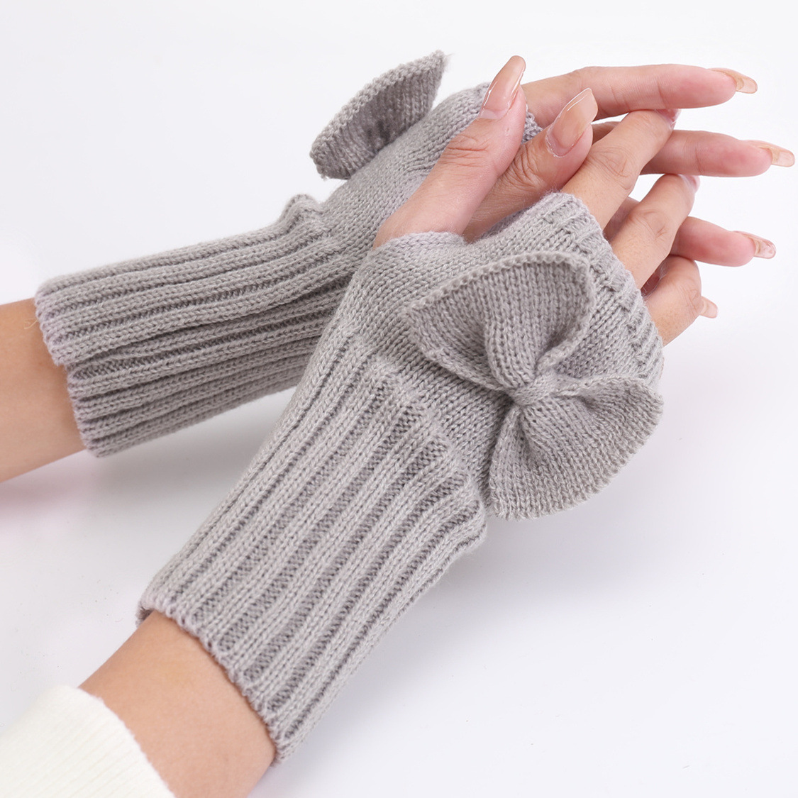 demi-season sleeves with bow