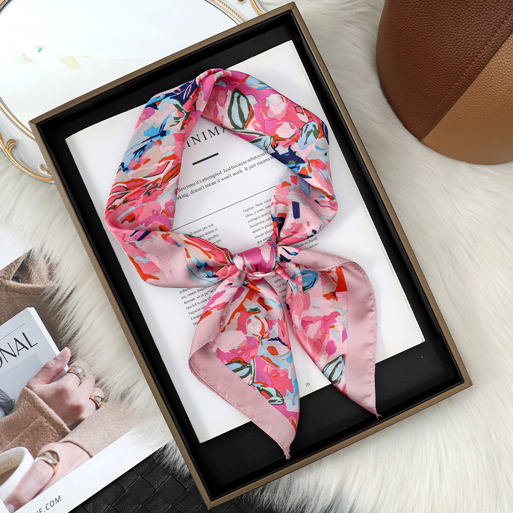 Niñas japonesas 70 pañuelos de seda de imitación pañuelos de seda de vitalidad diaria para usar pañuelos cuadrados de cuello de todo fósforo de reducción de edad de moda al por mayor