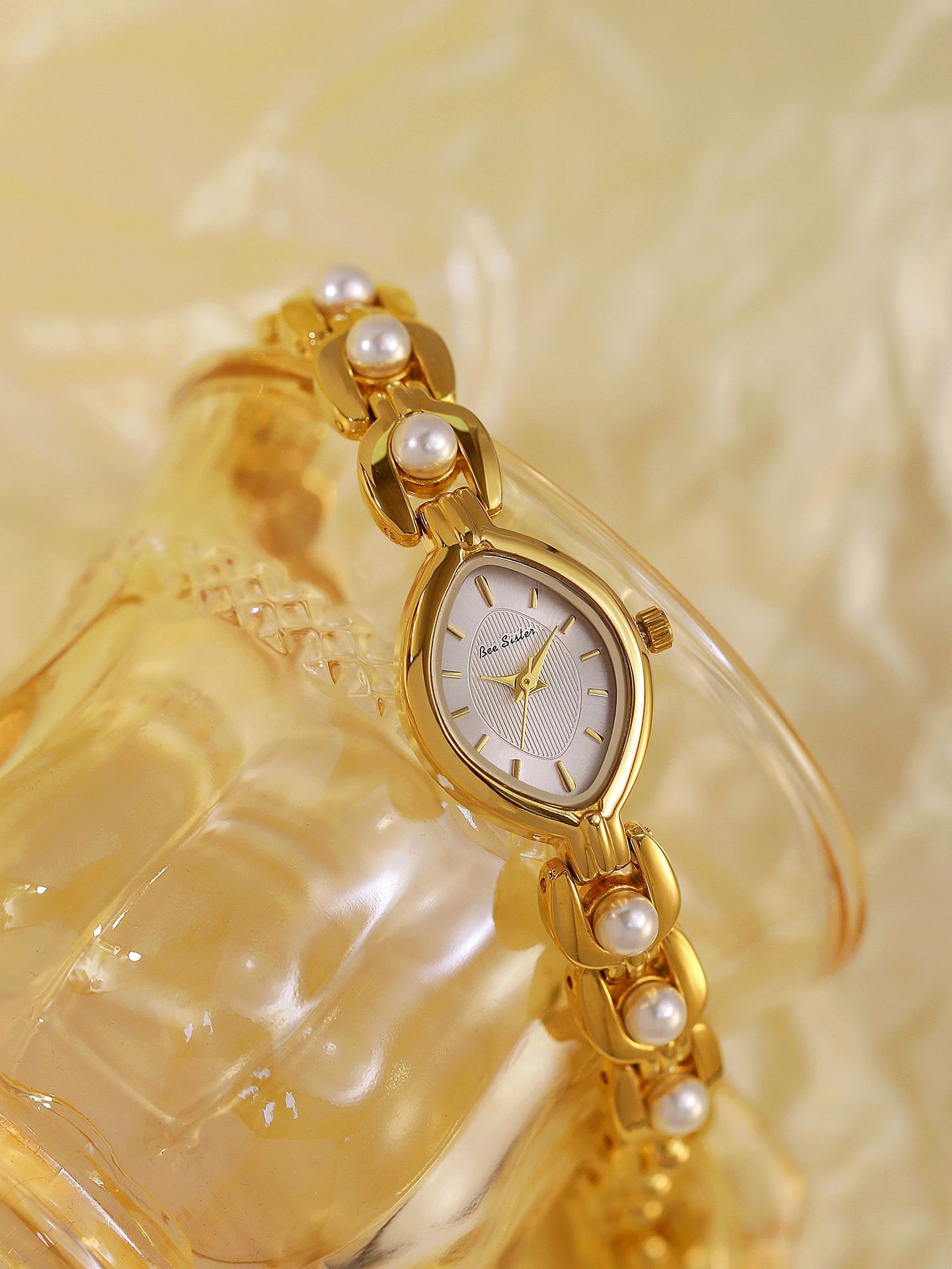 45g Weight Tempered Glass Mirror Material Alloy Strap Material Watch Classification Pointer Display Type Jewelry Buckle Buckle Style Diamond Dial Shape Daily, Street Occasion Quartz Movement Solid Color Pattern All Seasons Season Women's Gender Casual, Commute Style Casual Commute Solid Color Jewelry Buckle Quartz Watch 12