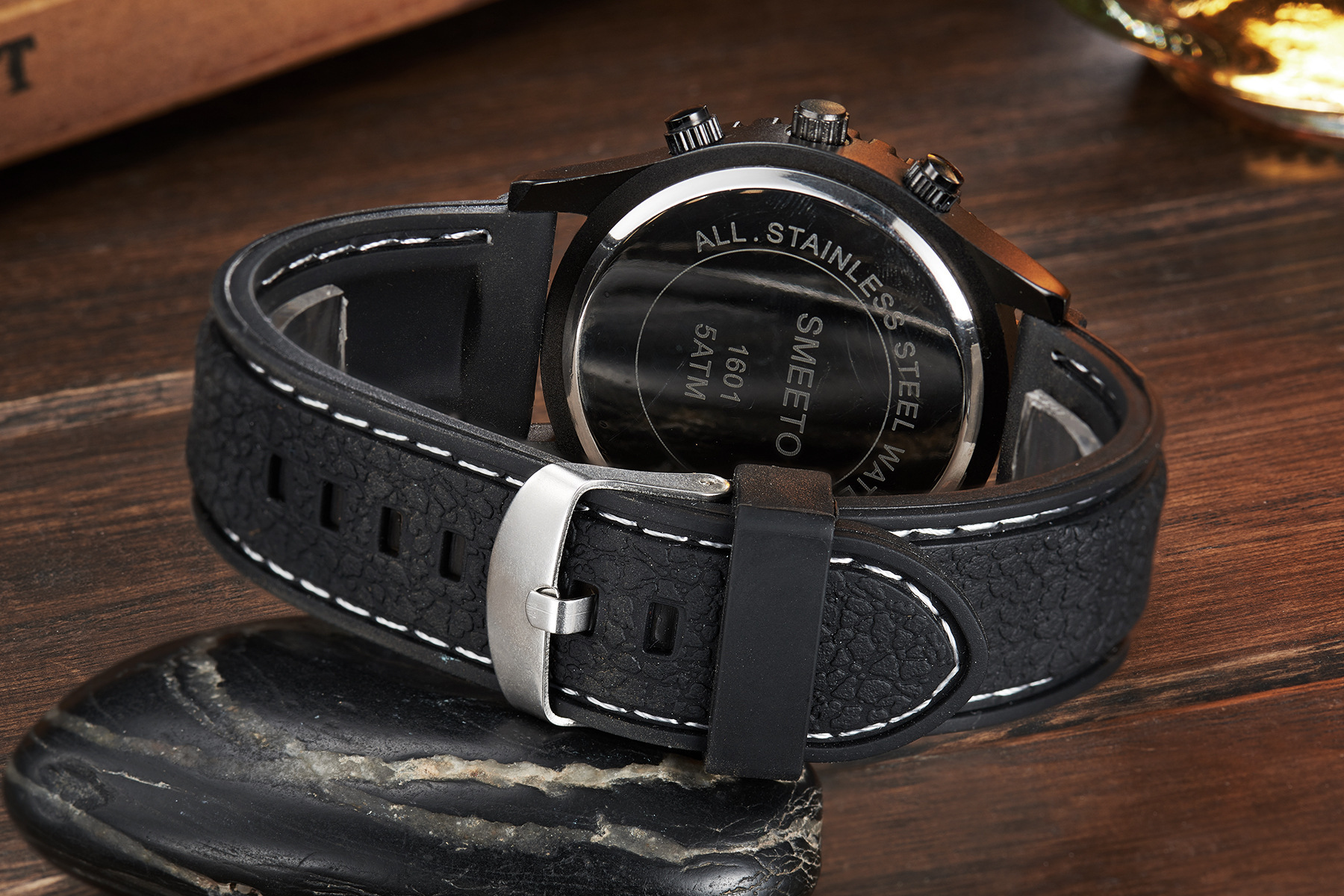 Children's watch Multifunctional sports watch bat men's student quartz watch outdoor waterproof watch female scale bat silicone watch_voghion.com