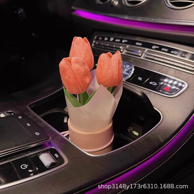 Decoración de coche Tulip ins viento lindo pequeño sentido de alta gama niñas suministros de coche decoración interior