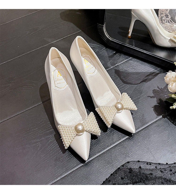 Scarpe da sposa bianche con fiocco eleganti tacchi donna_voghion.com