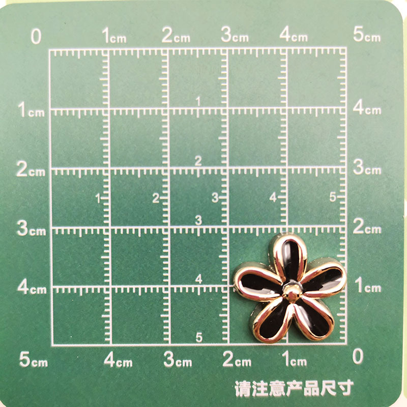 Temperamento de moda blanco y negro pequeño viento fragante cuatro hojas accesorios de plástico corazón de melocotón DIY pinzas de cabello material de ropa de correa