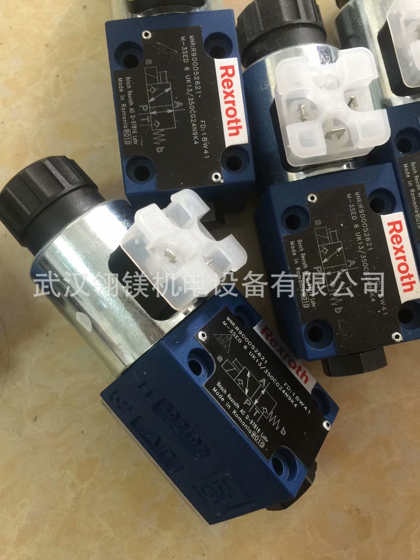 德国力士乐比例阀R900970692	4WRZE16W8-150-70/6EG24N9TK31/A1V