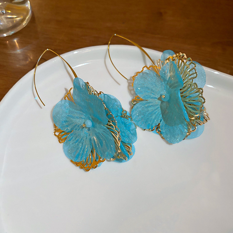 Pendientes de flores de moda coreana de nuevo estilo femenino fresco niña vacaciones viento gancho de oreja temperamento femenino pendientes de nicho de alto nivel