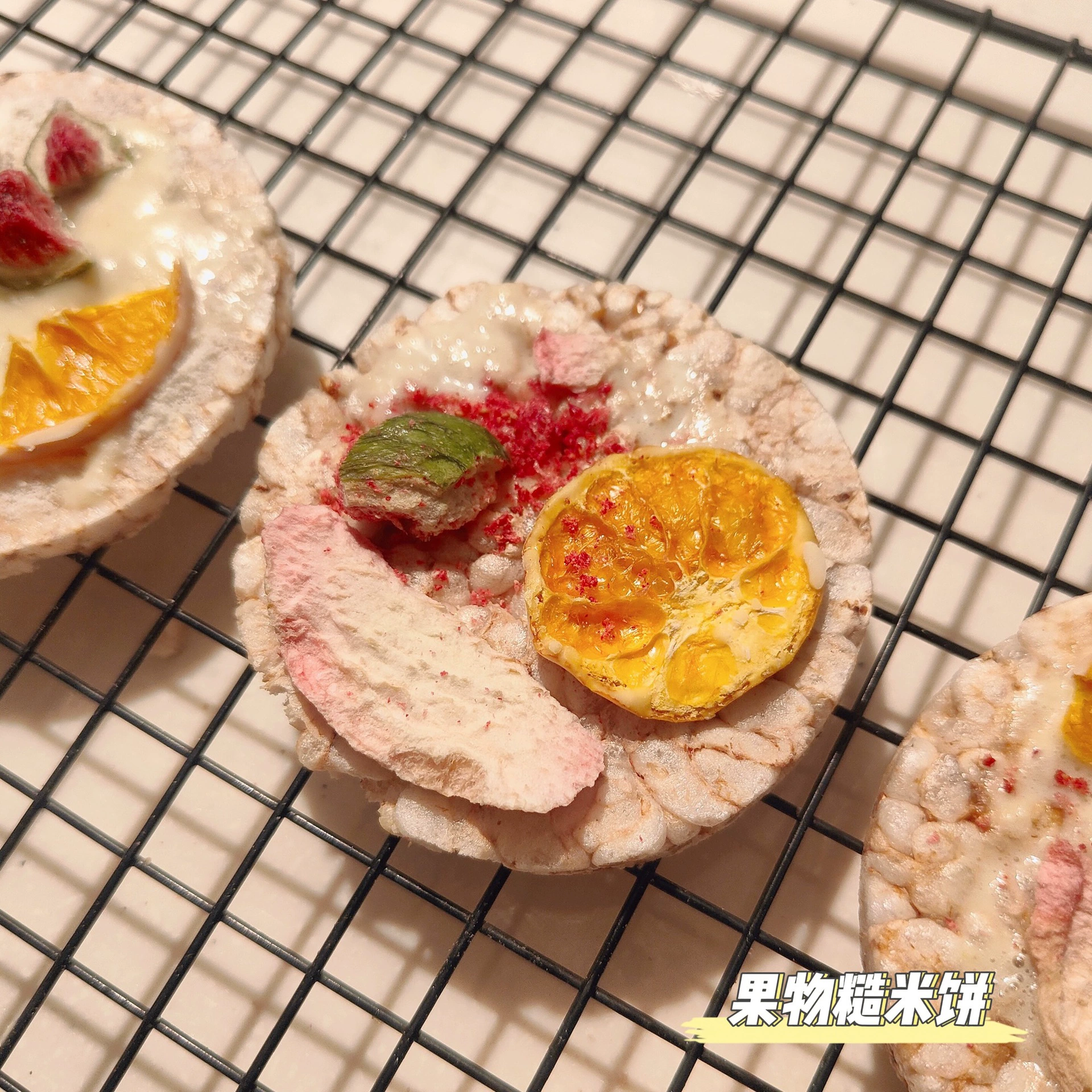 Выпечка домашних животных закуски ручной работы фрукты многомерный коричневый рисовый пирог Основные пищевые закуски для кошек и собак корм для собак Курица сушка пищи