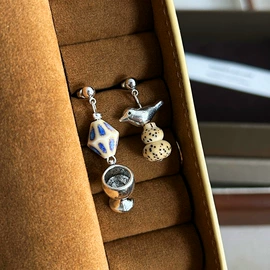 项链;耳环;耳钉