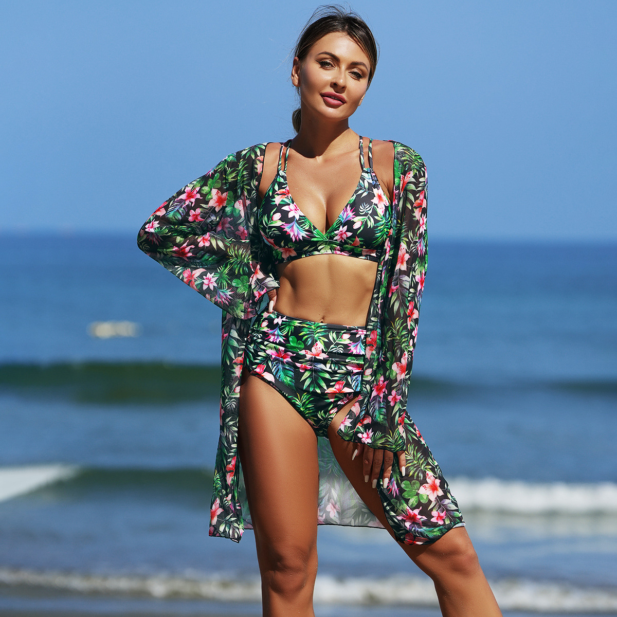 El nuevo estilo de moda europea y americana sexy trajes de baño de damas bikini de tres piezas con impresión multicolor de baño de mujer