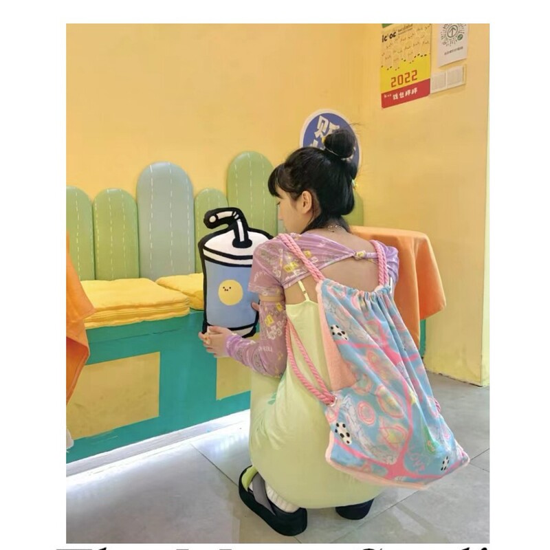 千年y 2kは縄を引いた後に女性の小衆のかわいい大容量の渋谷のギャルのキャンプを包んで漫画の亜文化の包みを包みます。|undefined