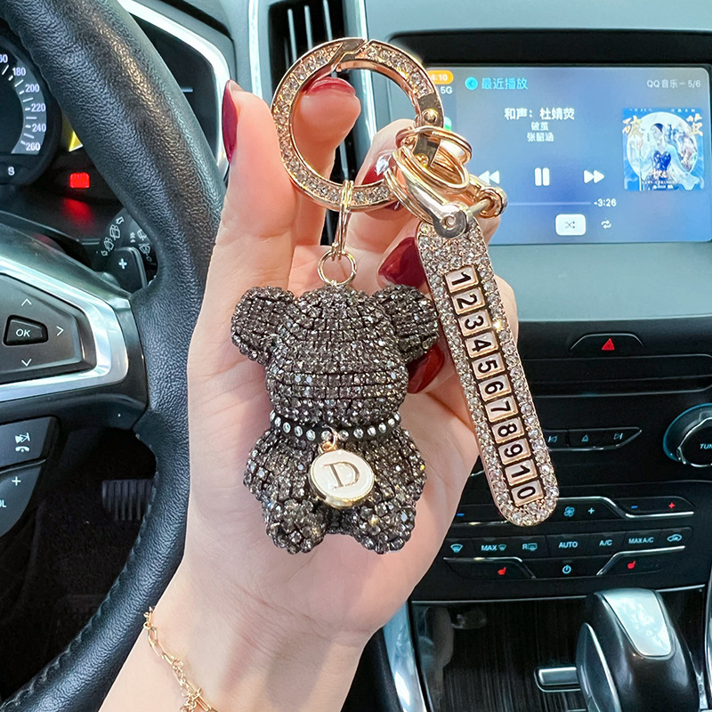 Collar de dibujos animados creativo letras llenas de diamantes placa de número de oso llavero de automóvil anti-perdida llavero regalos para hombres y mujeres