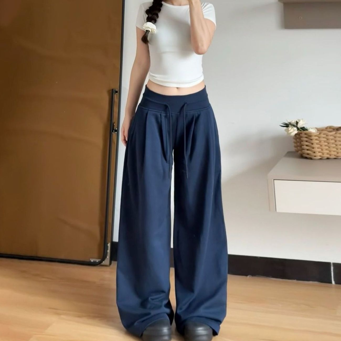 藏青色运动卫裤女春秋2026新款垂感松紧腰抽绳直筒长裤休闲阔腿裤