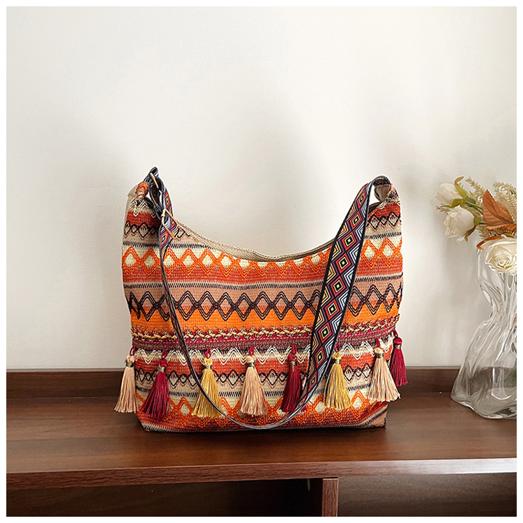 Large-capacity tote bag 2025 Summer new style trendy, simple and casual women's single-shoulder bag, artistic Chinese-style tassel bag undefined
