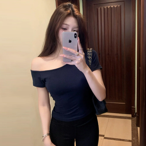 Cotton-blend Designers' Off-the-shoulder T-shirt with Subtle Tricks: One-shoulder Asymmetrical Fitted Slimming Short-sleeve Base Shirt