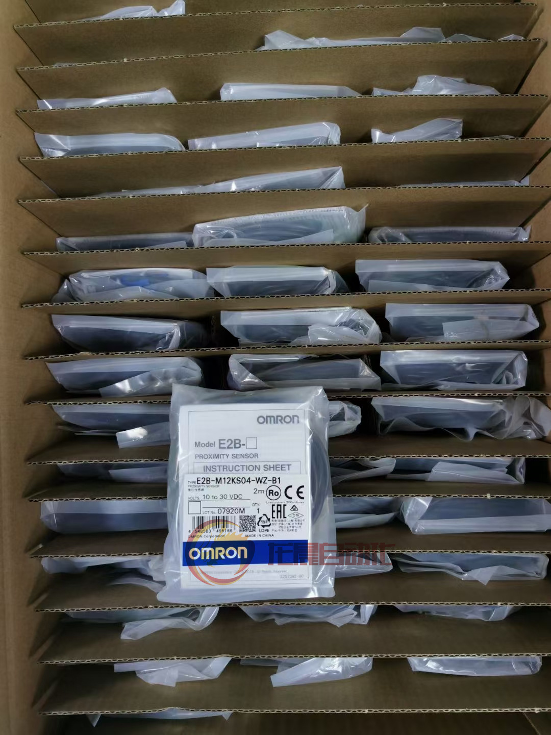 全新正品  E2EM-X8C1-M1 长距离接近传感器 议价