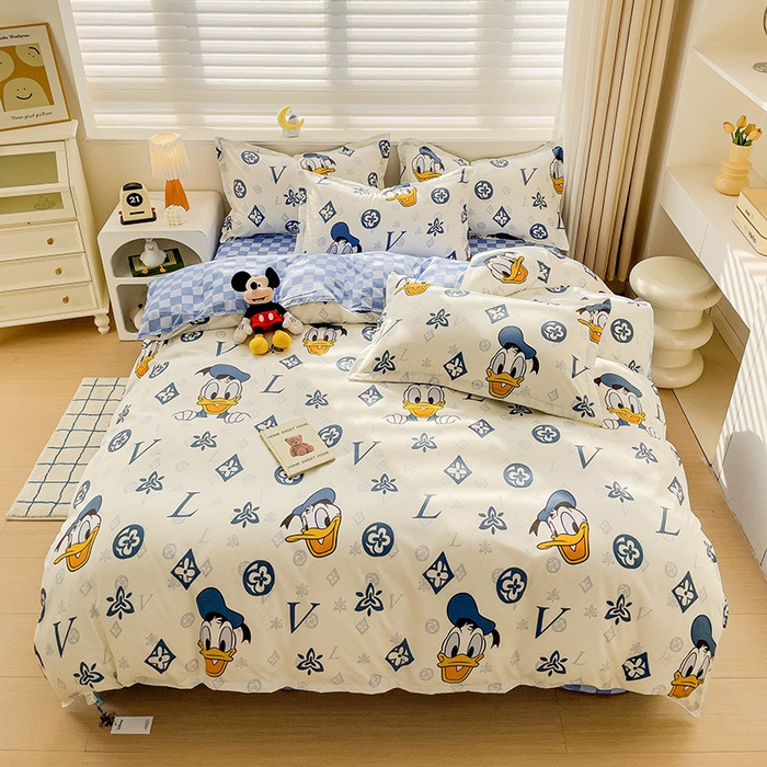 Disnie Cartoon Juego de cuatro piezas Dormitorio de estudiantes Juego de sábanas de tres piezas Dormitorio individual y doble Juego de cuatro piezas de algodón lavado