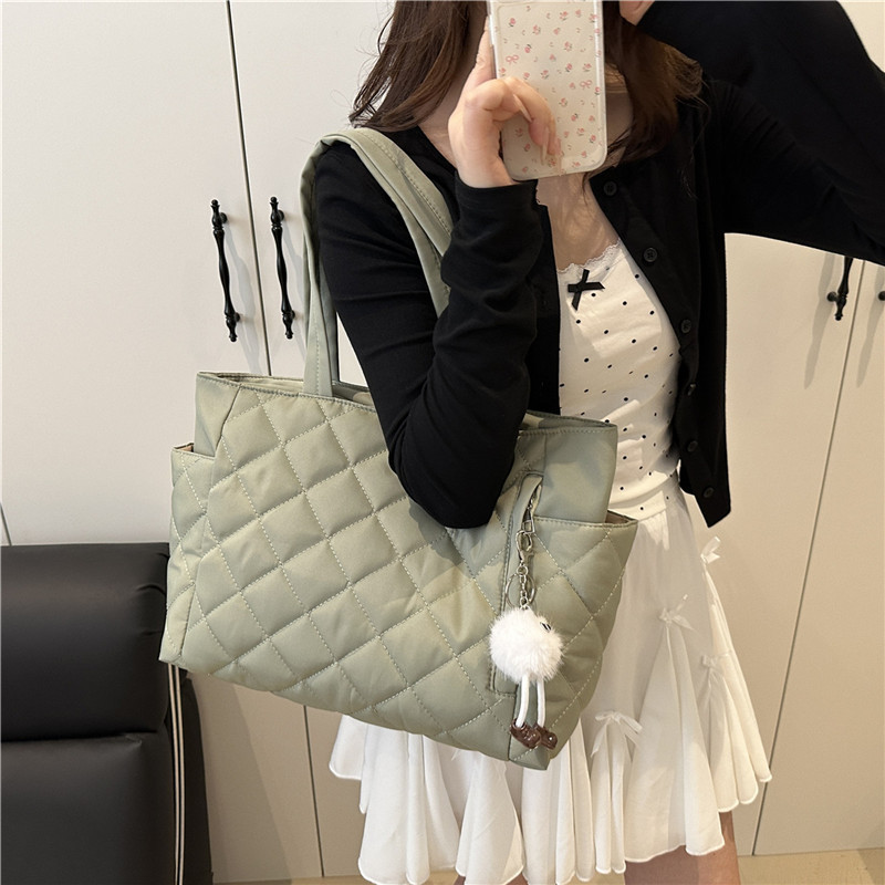秋冬新款简约大容量托特包女士斜挎包轻便休闲质感时尚菱格斜挎包|undefined