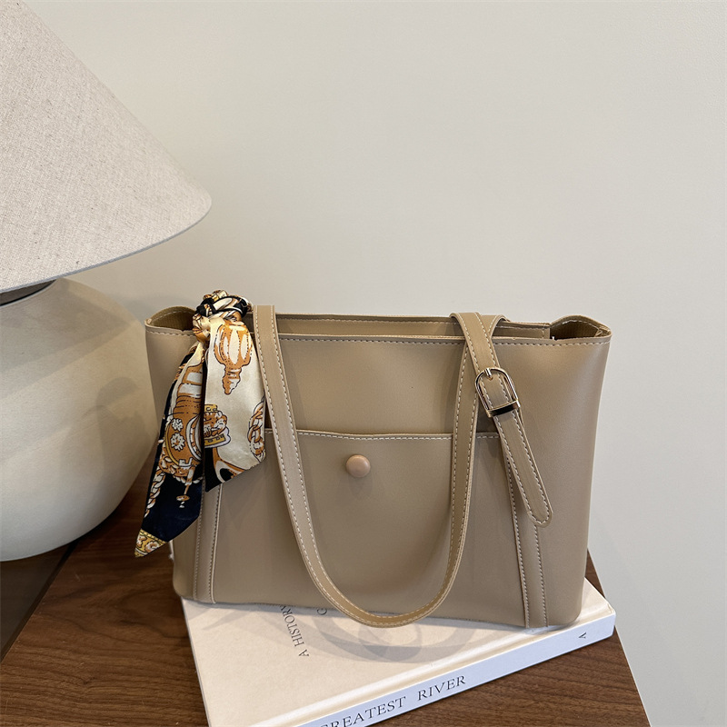 Bolsos para mujer 2025 verano nuevo estilo bolso de mensajero bolso de viaje de moda gran capacidad sentido de alta calidad portátil de un solo hombro 228