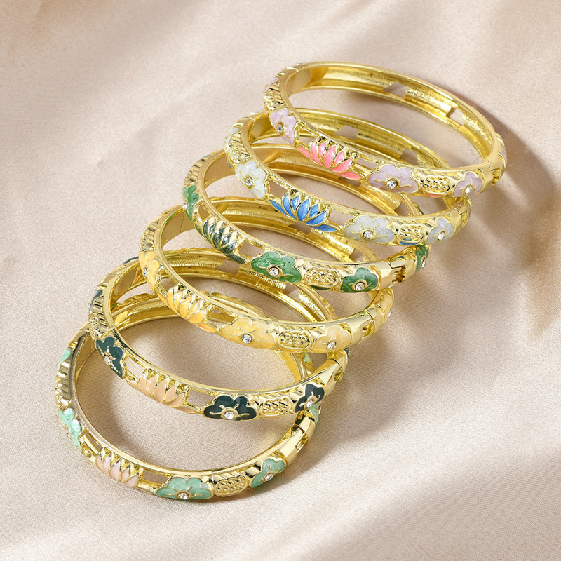 New Chinese Style National Style Elegant Lotus Good Luck Hollow Open Bracelet to Send Friends Gifts to Friends