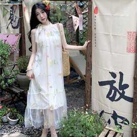 小众设计挂脖连衣裙女装2025新款春夏款碎花裙宽松修身A字长裙子