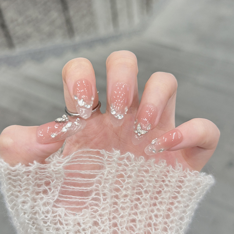 There Will Be Cats, Ice Butterfly, Accessible Luxury, Simple Elegant, Gentle and Pure Desire, Sparkling Piles of Diamonds, Handmade Nails for Royal Ladies